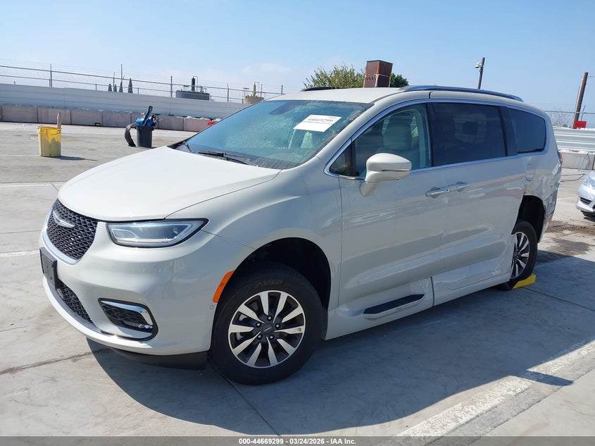 2021 Chrysler Pacifica VIN 2C4RC1BG1MR521335 IAAI salvage auction — SIDE, Wait Title, sold $14,875 on 2026-08-19 (photo 2)