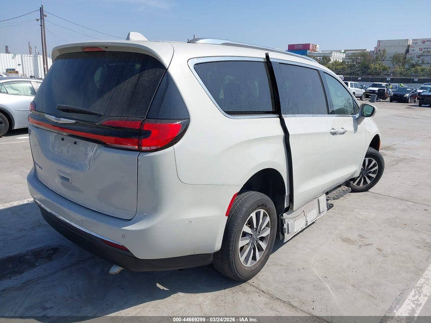 2021 Chrysler Pacifica VIN 2C4RC1BG1MR521335 IAAI salvage auction — SIDE, Wait Title, sold $14,875 on 2026-08-19 (photo 4)