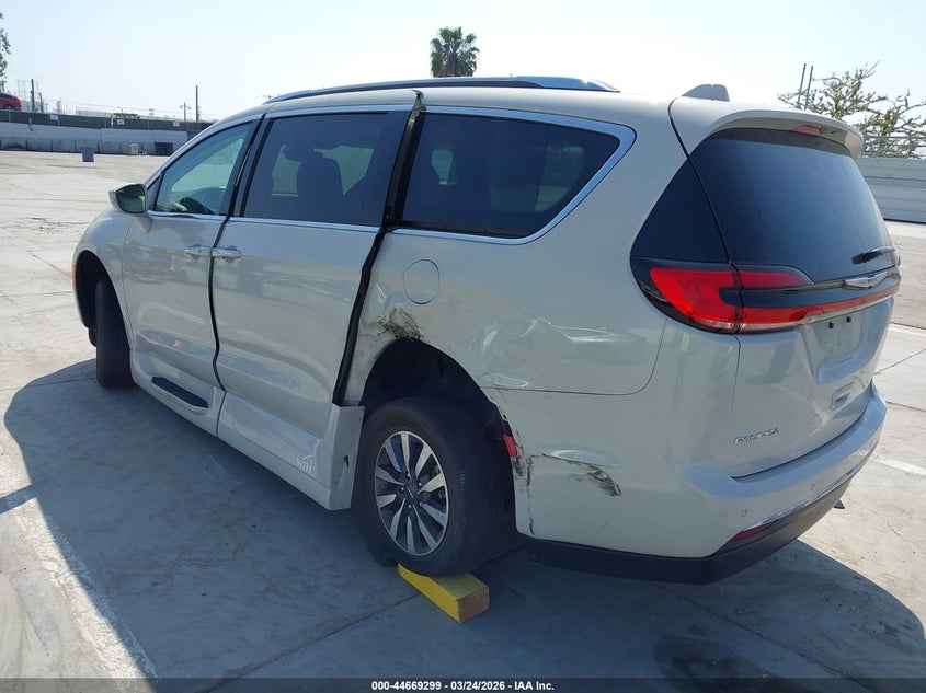 2021 Chrysler Pacifica VIN 2C4RC1BG1MR521335 IAAI salvage auction — SIDE, Wait Title, sold $14,875 on 2026-08-19 (photo 6)