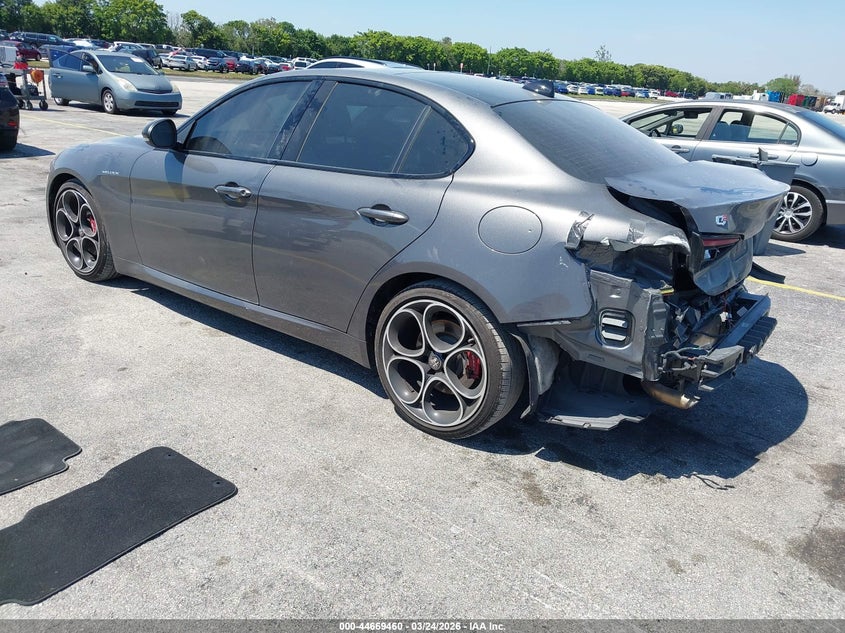 2024 Alfa romeo Giulia VIN ZARFAMBN3R7680400 IAAI salvage auction — REAR END, Wait Title, sold $12,225 on 2026-08-06 (photo 3)