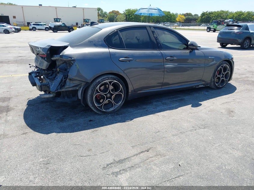 2024 Alfa romeo Giulia VIN ZARFAMBN3R7680400 IAAI salvage auction — REAR END, Wait Title, sold $12,225 on 2026-08-06 (photo 4)