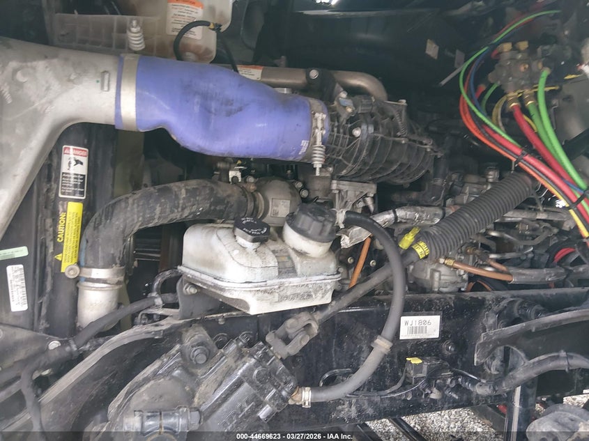 2026 Freightliner New cascadia 126 VIN 3AKJHHDR1TSWJ1806 IAAI salvage auction — ALL OVER, Wait Title, sold $47,000 on 2026-08-26 (photo 9)