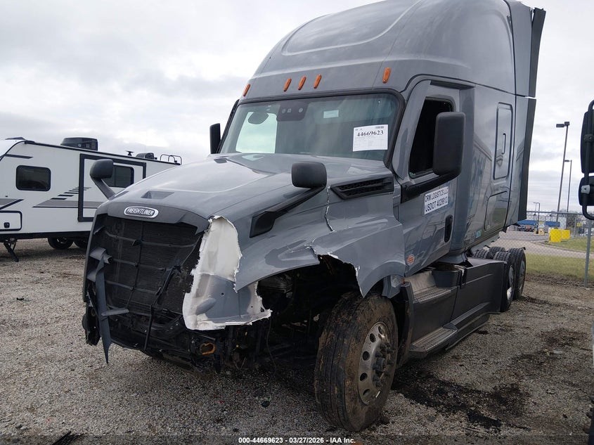 2026 Freightliner New cascadia 126 VIN 3AKJHHDR1TSWJ1806 IAAI salvage auction — ALL OVER, Wait Title, sold $47,000 on 2026-08-26 (photo 2)