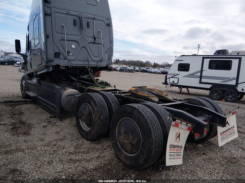 2026 Freightliner New cascadia 126 VIN 3AKJHHDR1TSWJ1806 IAAI salvage auction — ALL OVER, Wait Title, sold $47,000 on 2026-08-26 (photo 3)