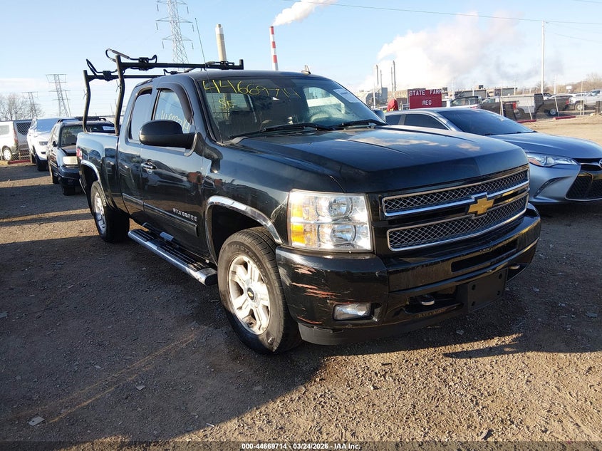 2013 Chevrolet Silverado VIN 1GCRKSE7XDZ157944 IAAI salvage auction — THEFT, Clear (Indiana), sold $2,050 on 2026-07-25 (photo 1)