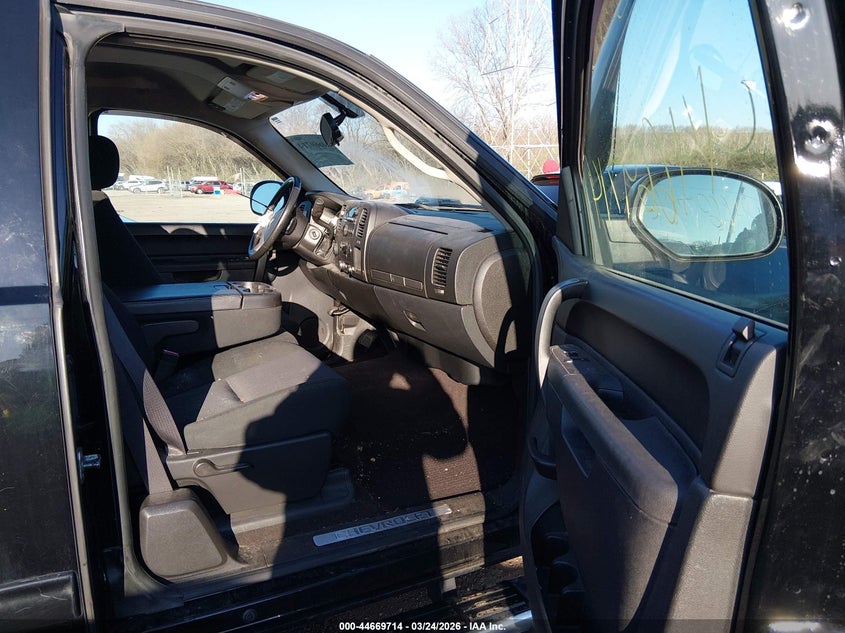2013 Chevrolet Silverado VIN 1GCRKSE7XDZ157944 IAAI salvage auction — THEFT, Clear (Indiana), sold $2,050 on 2026-07-25 (photo 5)