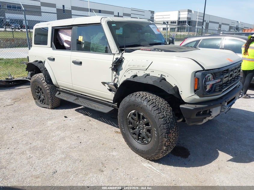 2025 Ford Bronco VIN 1FMEE0RR3SLA54575 IAAI salvage auction — Biohazard/Chemical, Salvage (Texas), sold $41,850 on 2026-05-11 (photo 1)