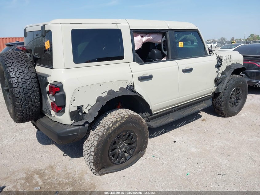 2025 Ford Bronco VIN 1FMEE0RR3SLA54575 IAAI salvage auction — Biohazard/Chemical, Salvage (Texas), sold $41,850 on 2026-05-11 (photo 4)