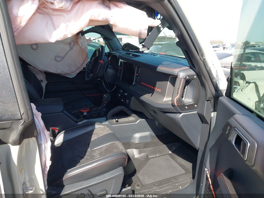 2025 Ford Bronco VIN 1FMEE0RR3SLA54575 IAAI salvage auction — Biohazard/Chemical, Salvage (Texas), sold $41,850 on 2026-05-11 (photo 5)