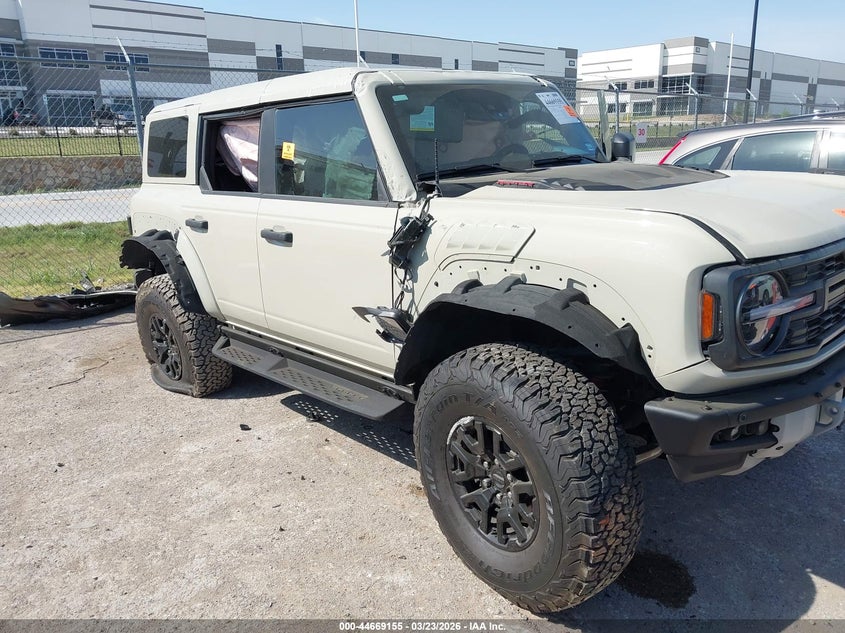 2025 Ford Bronco VIN 1FMEE0RR3SLA54575 IAAI salvage auction — Biohazard/Chemical, Salvage (Texas), sold $41,850 on 2026-05-11 (photo 6)