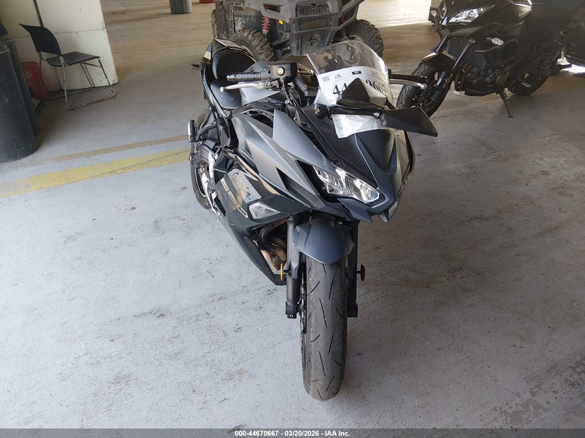 2024 Kawasaki Ninja VIN ML5EXEP15RDAC5827 IAAI salvage auction — RIGHT SIDE, Salvage Title, sold $2,500 on 2026-07-14 (photo 1)