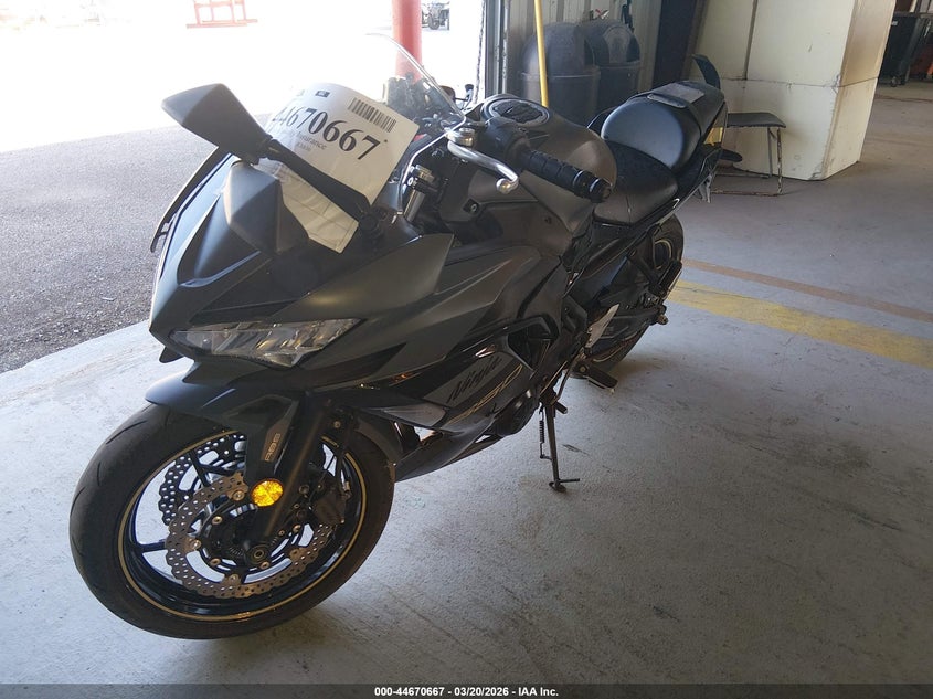2024 Kawasaki Ninja VIN ML5EXEP15RDAC5827 IAAI salvage auction — RIGHT SIDE, Salvage Title, sold $2,500 on 2026-07-14 (photo 2)