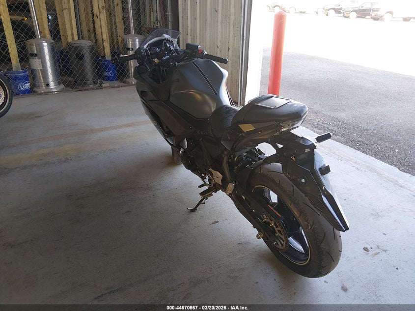 2024 Kawasaki Ninja VIN ML5EXEP15RDAC5827 IAAI salvage auction — RIGHT SIDE, Salvage Title, sold $2,500 on 2026-07-14 (photo 3)