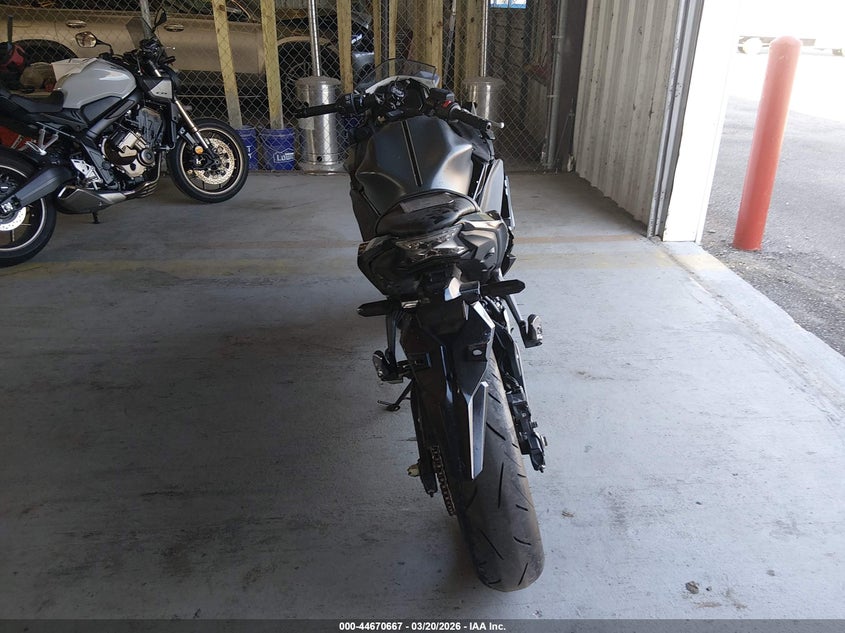 2024 Kawasaki Ninja VIN ML5EXEP15RDAC5827 IAAI salvage auction — RIGHT SIDE, Salvage Title, sold $2,500 on 2026-07-14 (photo 6)