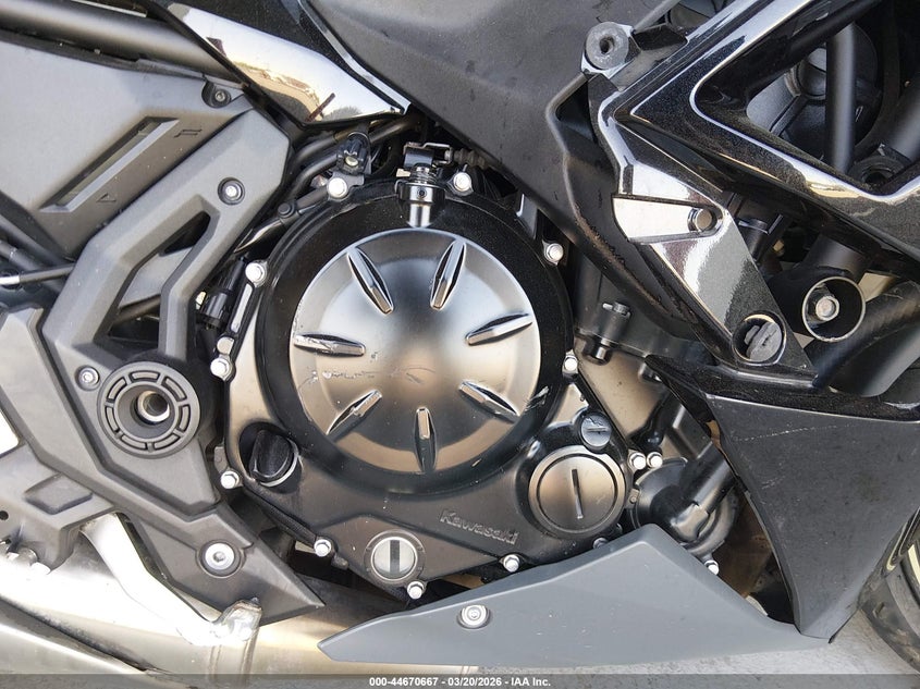 2024 Kawasaki Ninja VIN ML5EXEP15RDAC5827 IAAI salvage auction — RIGHT SIDE, Salvage Title, sold $2,500 on 2026-07-14 (photo 8)