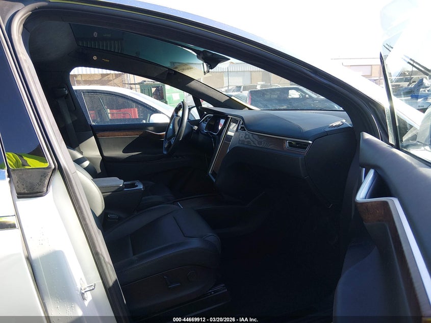 2017 Tesla Model x VIN 5YJXCAE20HF075459 IAAI salvage auction — REAR END, Clear (Oklahoma), sold $16,450 on 2026-10-14 (photo 5)