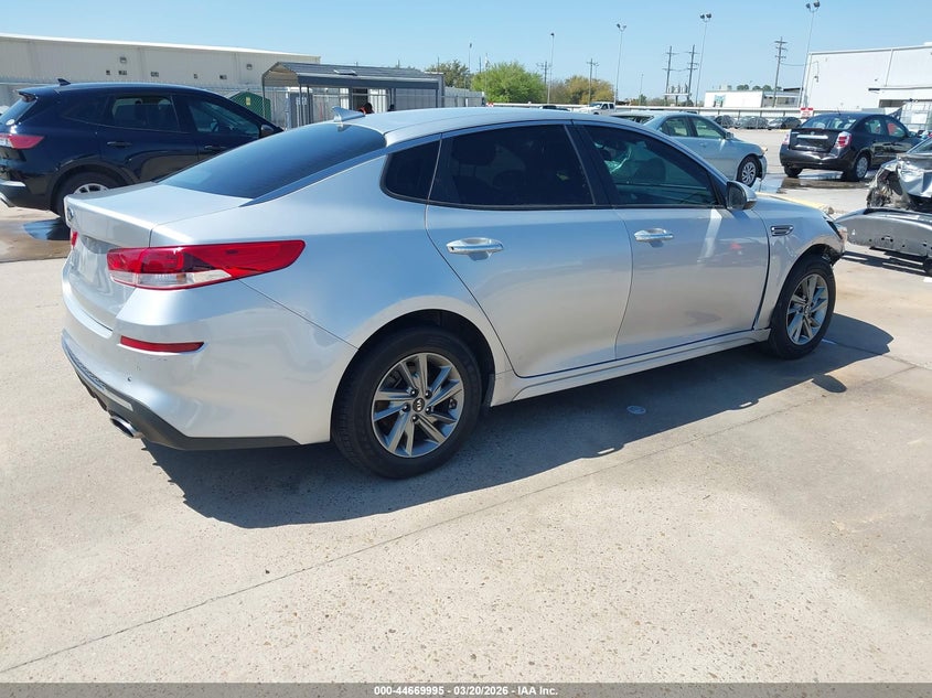 2019 Kia Optima VIN 5XXGT4L34KG294068 IAAI salvage auction — RIGHT FRONT, Original (Texas), sold $1,375 on 2026-07-16 (photo 4)