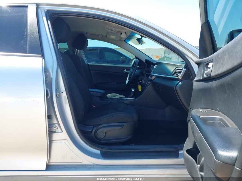 2019 Kia Optima VIN 5XXGT4L34KG294068 IAAI salvage auction — RIGHT FRONT, Original (Texas), sold $1,375 on 2026-07-16 (photo 5)