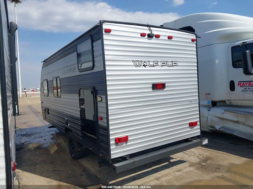 2022 Forest river Other VIN 5ZT2CKEC6NY018198 IAAI salvage auction — STORM DAMAGE, Salvage (Illinois), sold $4,250 on 2026-07-15 (photo 3)