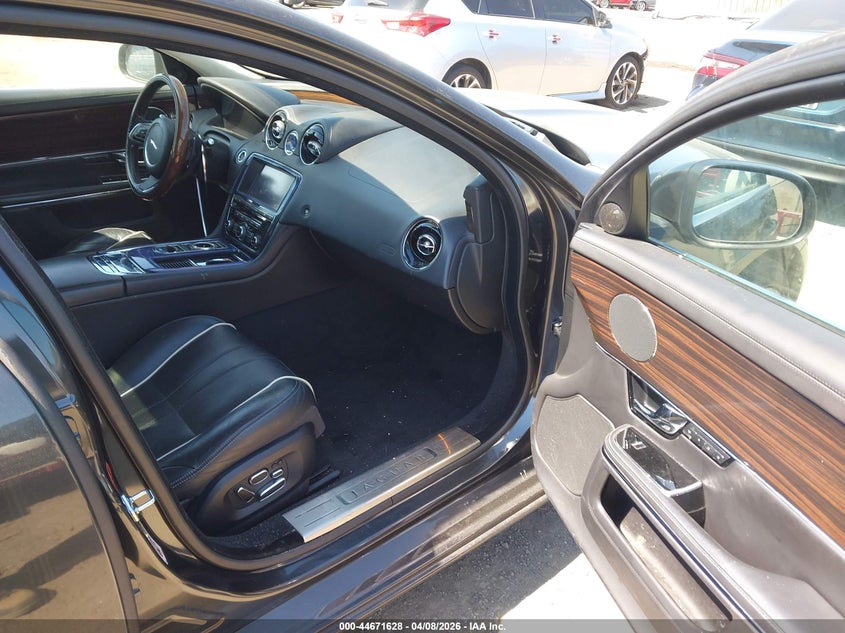 2011 Jaguar Xj series VIN SAJWA2GB6BLV10592 IAAI salvage auction — EXTERIOR BURN, Salvage - Greater Than 75% (Maryland), sold $350 on 2026-07-06 (photo 5)