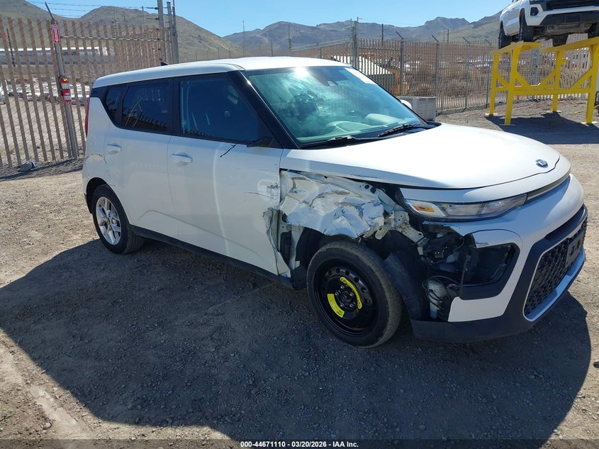 2021 Kia Soul VIN KNDJ23AU9M7746834 IAAI salvage auction — RIGHT FRONT, Salvage Title, sold $2,300 on 2026-07-24 (photo 1)