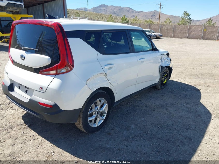 2021 Kia Soul VIN KNDJ23AU9M7746834 IAAI salvage auction — RIGHT FRONT, Salvage Title, sold $2,300 on 2026-07-24 (photo 4)