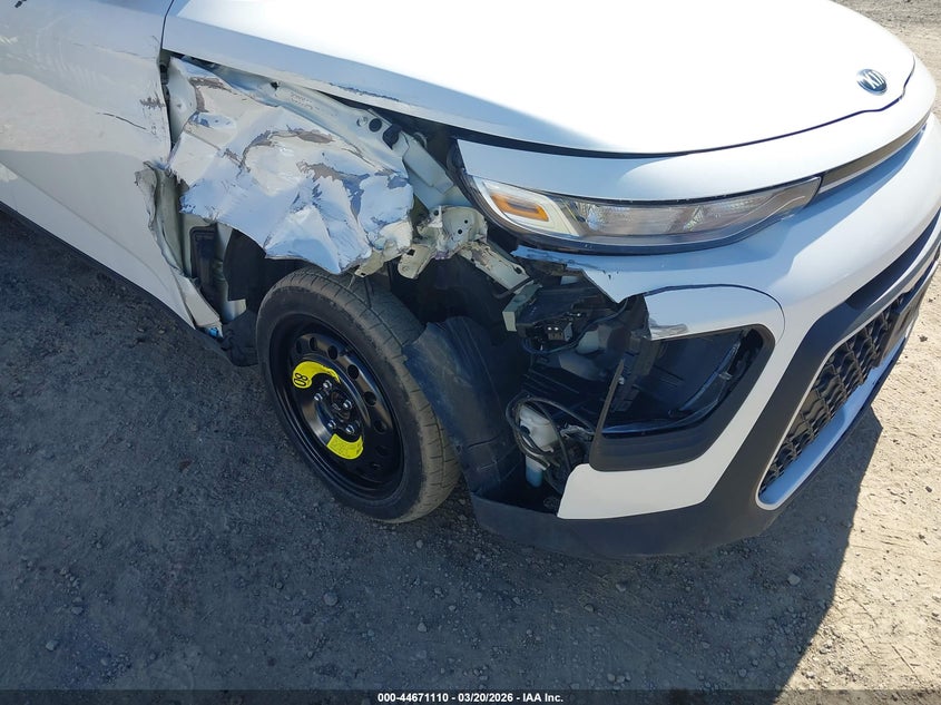 2021 Kia Soul VIN KNDJ23AU9M7746834 IAAI salvage auction — RIGHT FRONT, Salvage Title, sold $2,300 on 2026-07-24 (photo 6)