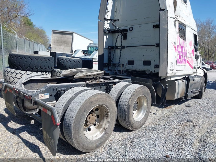 2026 Volvo VIN 4V4BC9EH2TN699212 IAAI salvage auction — ROLLOVER, Salvage (Illinois), sold $40,800 on 2026-09-16 (photo 4)