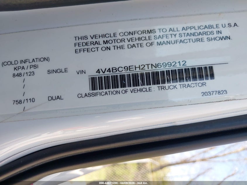 2026 Volvo VIN 4V4BC9EH2TN699212 IAAI salvage auction — ROLLOVER, Salvage (Illinois), sold $40,800 on 2026-09-16 (photo 9)