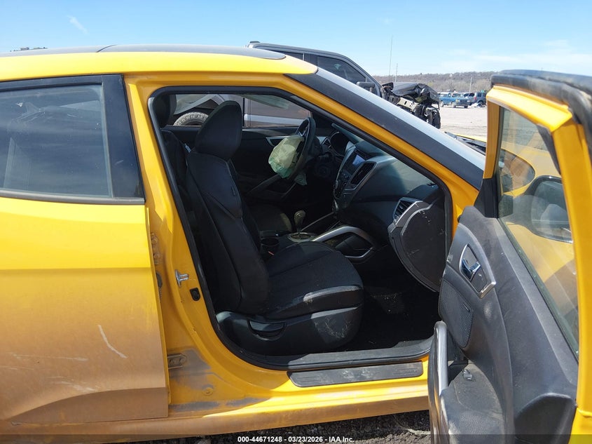 2016 Hyundai Veloster VIN KMHTC6AD9GU291041 IAAI salvage auction — FRONT & REAR, Junk (Oklahoma), sold $475 on 2026-07-07 (photo 5)