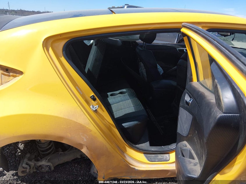 2016 Hyundai Veloster VIN KMHTC6AD9GU291041 IAAI salvage auction — FRONT & REAR, Junk (Oklahoma), sold $475 on 2026-07-07 (photo 8)