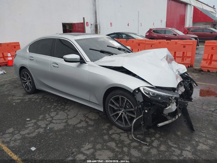 2019 BMW 3er VIN WBA5R1C5XKAK09460 IAAI salvage auction — FRONT END, Salvage (Oregon), sold $3,550 on 2026-08-08 (photo 1)