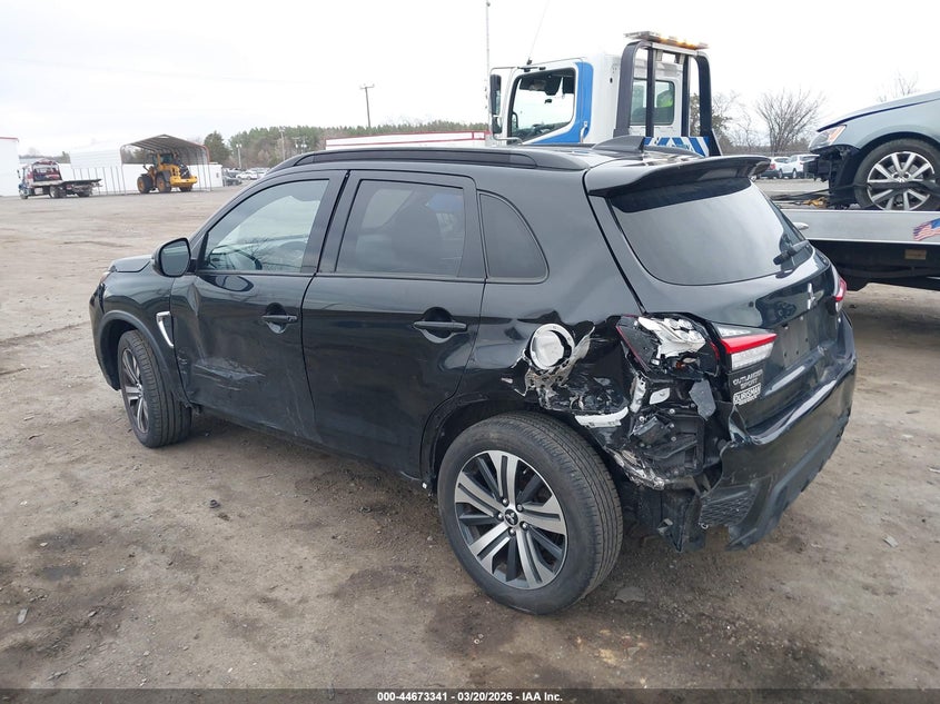 2023 Mitsubishi Outlander VIN JA4ARVAW3PU014238 IAAI salvage auction — SIDE, Salvage Title, sold $3,550 on 2026-07-28 (photo 3)
