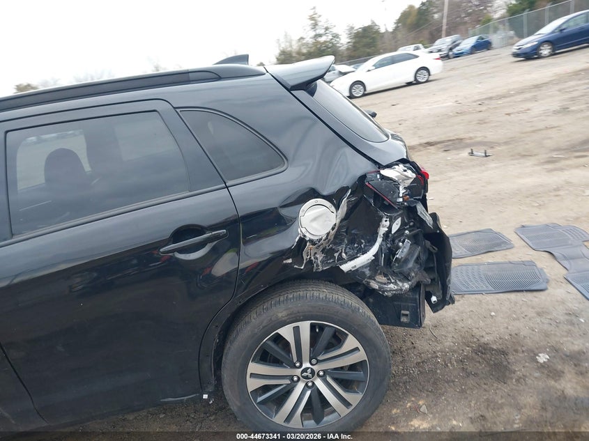 2023 Mitsubishi Outlander VIN JA4ARVAW3PU014238 IAAI salvage auction — SIDE, Salvage Title, sold $3,550 on 2026-07-28 (photo 6)