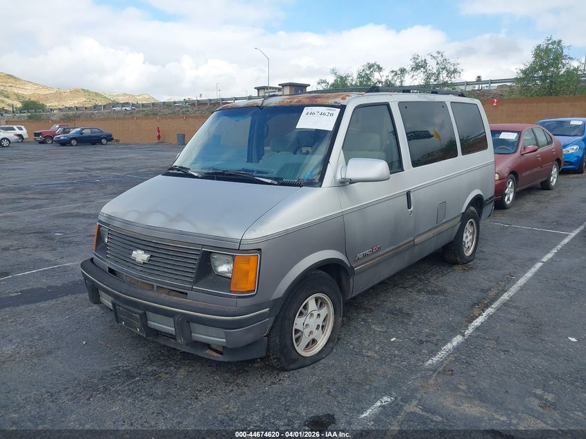 1993 Chevrolet Astro VIN 1GNDM19W1PB103033 IAAI salvage auction — FRONT END, Salvage (California), sold $225 on 2026-07-08 (photo 2)
