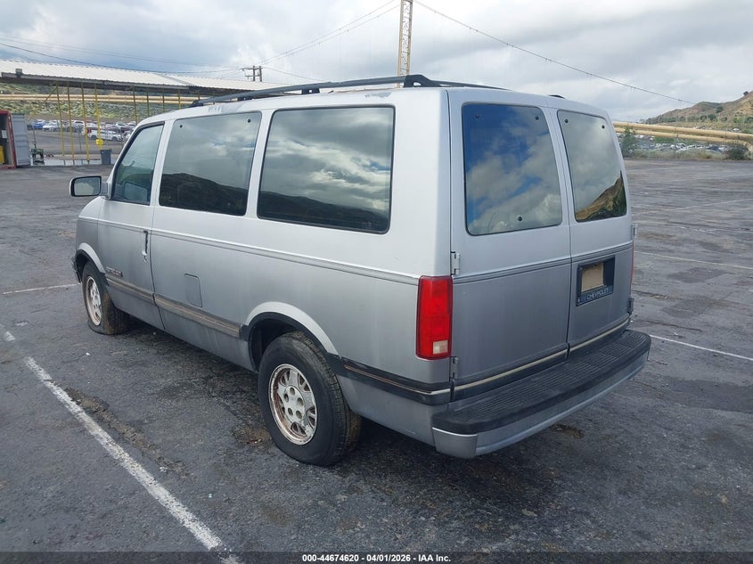 1993 Chevrolet Astro VIN 1GNDM19W1PB103033 IAAI salvage auction — FRONT END, Salvage (California), sold $225 on 2026-07-08 (photo 3)