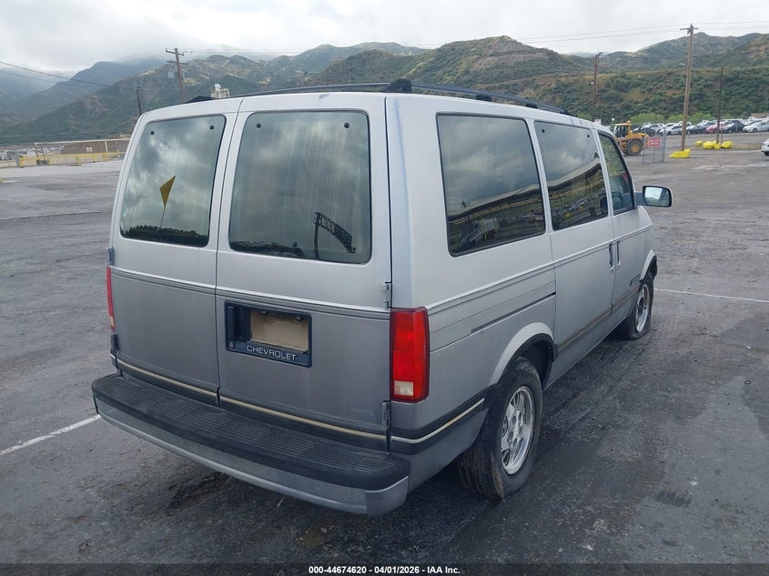 1993 Chevrolet Astro VIN 1GNDM19W1PB103033 IAAI salvage auction — FRONT END, Salvage (California), sold $225 on 2026-07-08 (photo 4)