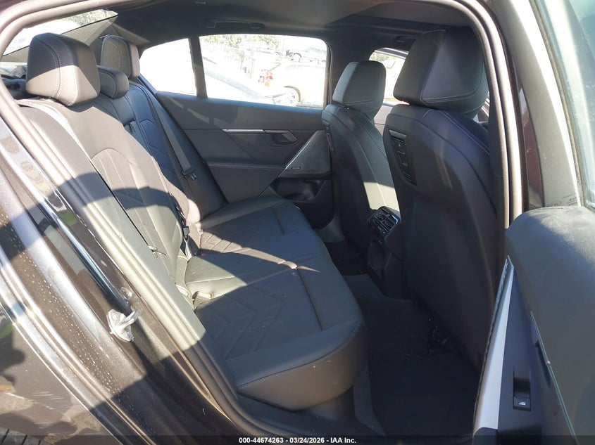 2024 BMW 5er VIN WBA43FJ0XRCR87855 IAAI salvage auction — RIGHT SIDE, Wait Title, sold $27,050 on 2026-08-10 (photo 8)