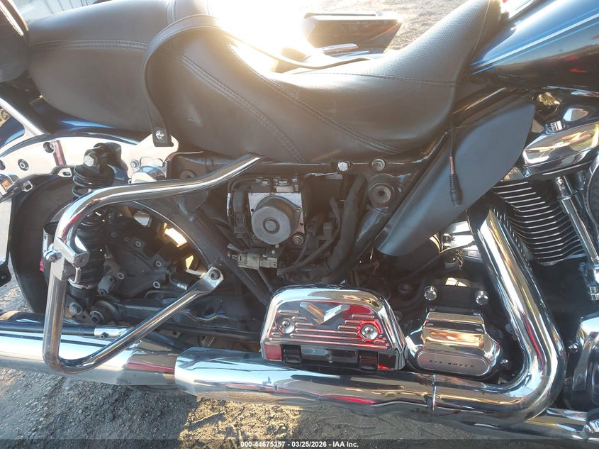 2018 Harley-davidson Electra glide VIN 1HD1KWD34JB631957 IAAI salvage auction — LEFT FRONT, Wait Title, sold $4,950 on 2026-07-29 (photo 8)