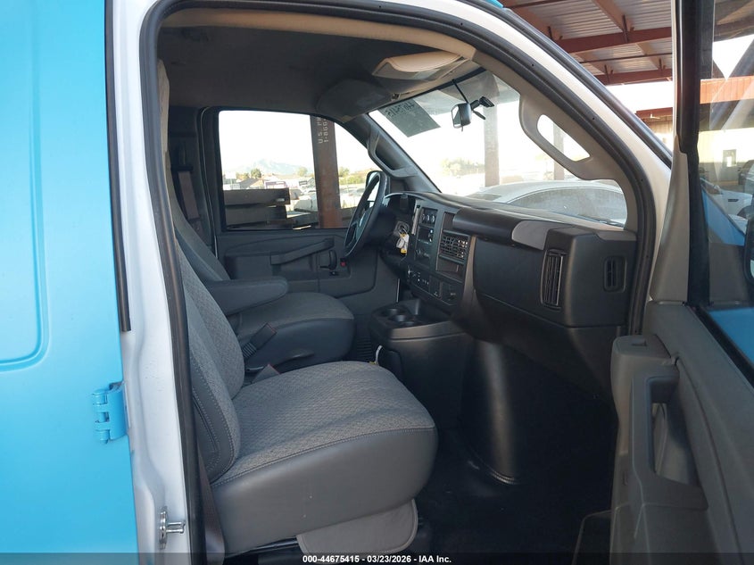 2025 Gmc Savana VIN 1GTZ7HF78S1174756 IAAI salvage auction — REAR END, Salvage (Arizona), sold $17,150 on 2026-07-07 (photo 5)