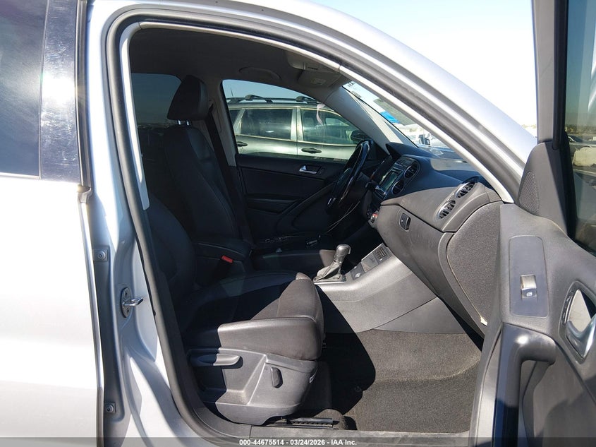 2014 Volkswagen Tiguan VIN WVGAV3AXXEW599640 IAAI salvage auction — LEFT FRONT, Wait Title, sold $1,150 on 2026-08-14 (photo 5)