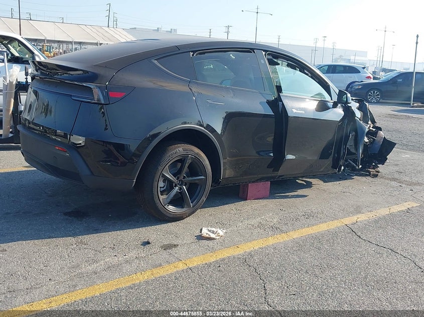 2026 Tesla Model y VIN 7SAYGDED1TF585102 IAAI salvage auction — RIGHT FRONT, Salvage (California), sold $12,175 on 2026-07-14 (photo 4)