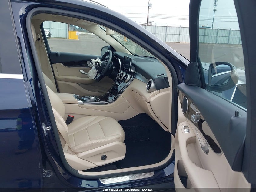 2019 Mercedes-benz Glc VIN WDC0G4JBXKV163712 IAAI salvage auction — RIGHT SIDE, Salvage (Oregon), sold $3,250 on 2026-07-21 (photo 5)