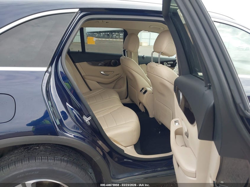 2019 Mercedes-benz Glc VIN WDC0G4JBXKV163712 IAAI salvage auction — RIGHT SIDE, Salvage (Oregon), sold $3,250 on 2026-07-21 (photo 8)