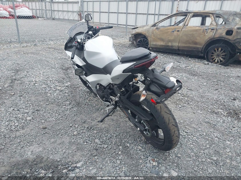 2025 Kawasaki Ninja VIN ML5EXGH16SDA64379 IAAI salvage auction — LEFT SIDE, Clear (Georgia), sold $2,350 on 2026-07-14 (photo 3)