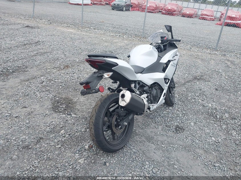 2025 Kawasaki Ninja VIN ML5EXGH16SDA64379 IAAI salvage auction — LEFT SIDE, Clear (Georgia), sold $2,350 on 2026-07-14 (photo 4)