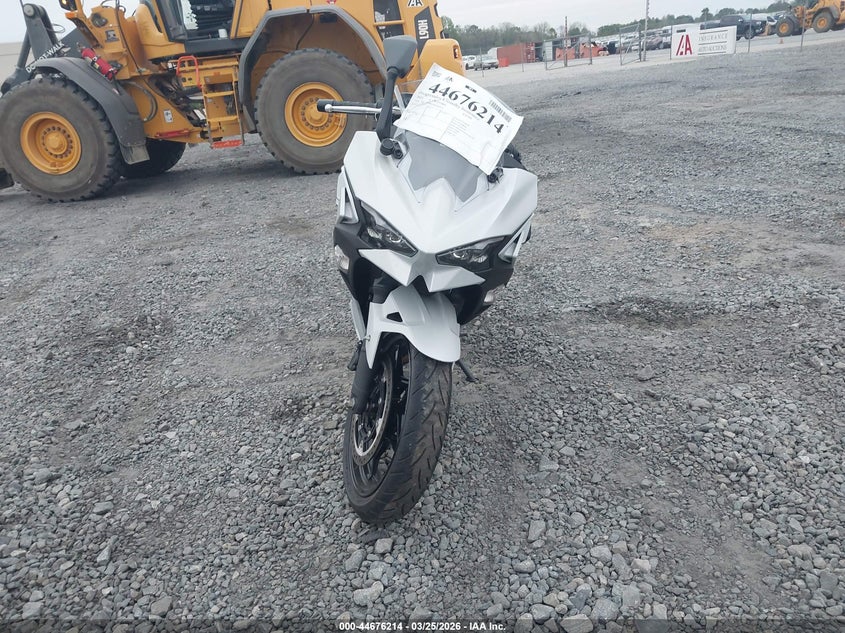 2025 Kawasaki Ninja VIN ML5EXGH16SDA64379 IAAI salvage auction — LEFT SIDE, Clear (Georgia), sold $2,350 on 2026-07-14 (photo 5)