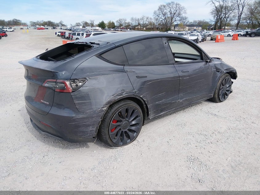 2021 Tesla Model y VIN 5YJYGDEF5MF230420 IAAI salvage auction — SIDE, Salvage (Kentucky), sold $5,900 on 2026-07-10 (photo 4)