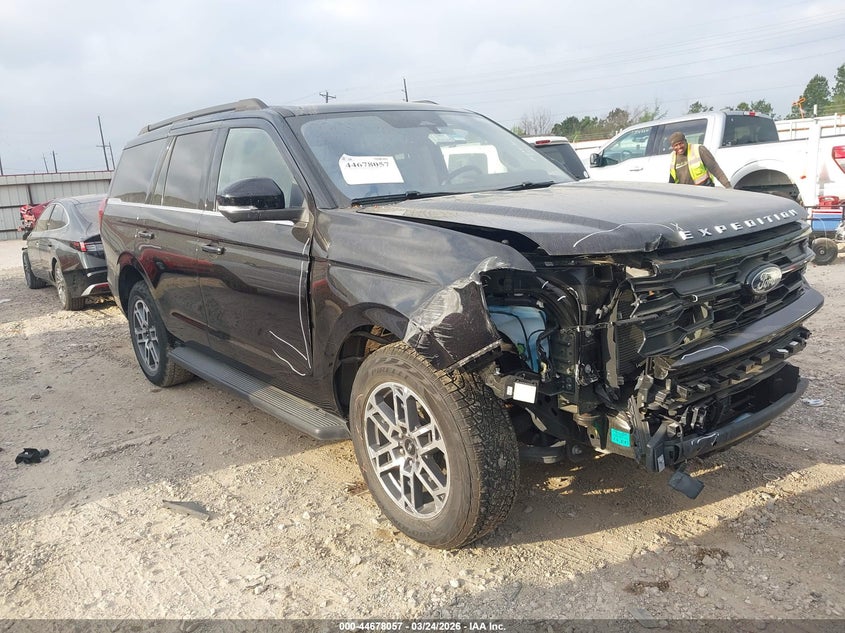 2025 Ford Expedition VIN 1FMJU1J87SEA19763 — IAAI salvage auction photo