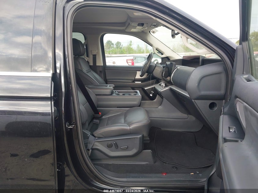 2025 Ford Expedition VIN 1FMJU1J87SEA19763 IAAI salvage auction — FRONT END, Clear (Florida), sold $35,550 on 2026-07-30 (photo 5)